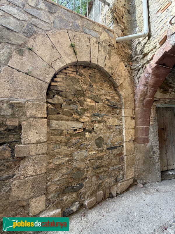 Gratallops - Portal adovellat del carrer Major