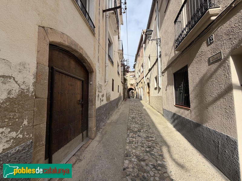 Gratallops - Porxo del carrer Major, al fons