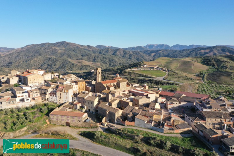 Gratallops - Gratallops, amb l'església de Sant Llorenç