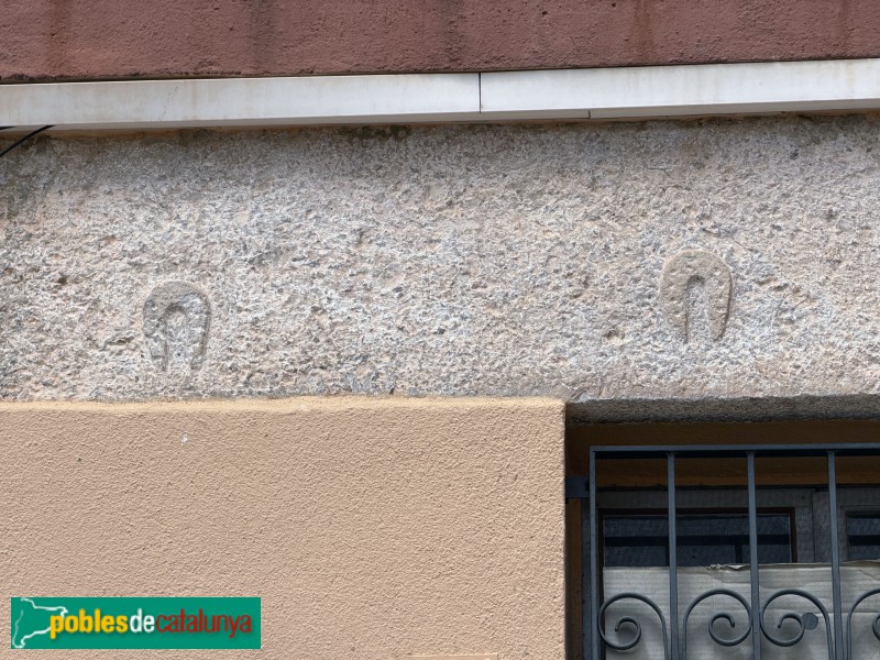 El Masroig - Llinda amb ferradures (Foto: Albert Esteves, 2026) El Masroig - Llinda amb ferradures