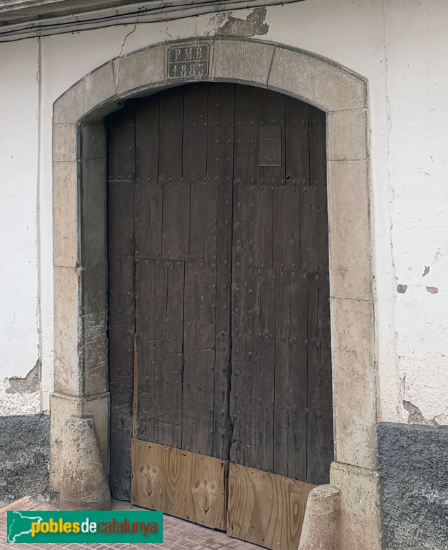 El Masroig - Portal de 1883 (Foto: Albert Esteves, 2026) El Masroig - Portal de 1883