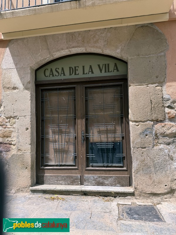 El Masroig - Portal de la Casa de la Vila (Foto: Albert Esteves, 2026) El Masroig - Portal de la Casa de la Vila