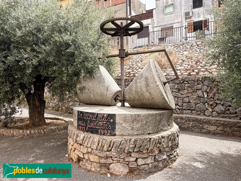 El Masroig - Celler i Cooperativa. monument en record dels fundadors
