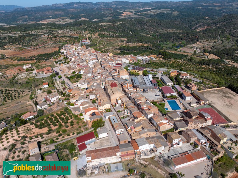 El Masroig, amb el carrer Major ben definit, a la dreta