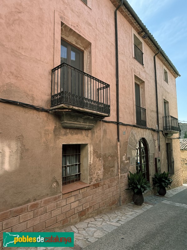 Pradell de la Teixeta - Carrer Major. Cal Cabré