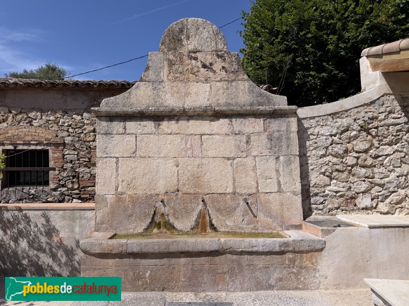 Pradell de la Teixeta - Font de pedra