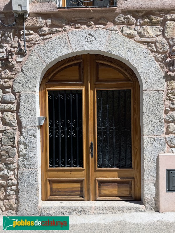 Pradell de la Teixeta - Portal d'arc carpanell de 1806 (Foto: Albert Esteves, 2026) Pradell de la Teixeta - Portal d'arc carpanell de 1806