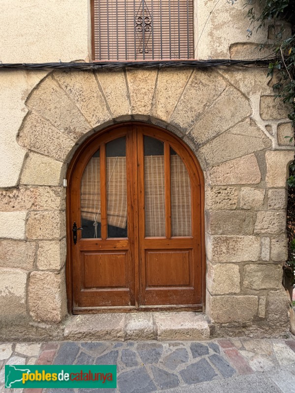 Pradell de la Teixeta - Portal adovellat (Foto: Albert Esteves, 2026) Pradell de la Teixeta - Portal adovellat