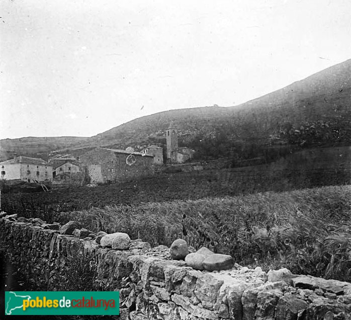 Isòvol - Església antiga de Sant Miquel (Foto: <i>Josep Salvany - Fons Salvany. Biblioteca de Catalunya-</i>, 1923) Isòvol - Església antiga de Sant Miquel