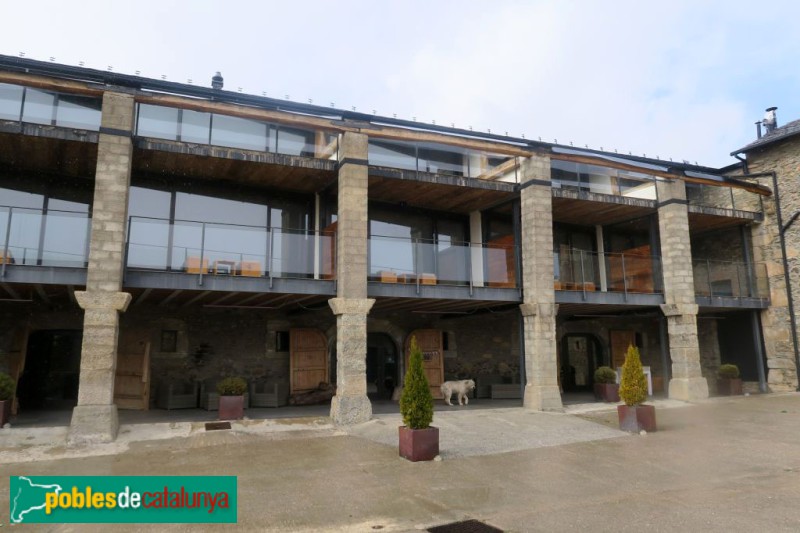 Isòvol - Mas Ravetllat (Foto: <i>Fortià Arquitectes -invarquit.gencat.cat-</i>, 2022) Isòvol - Mas Ravetllat