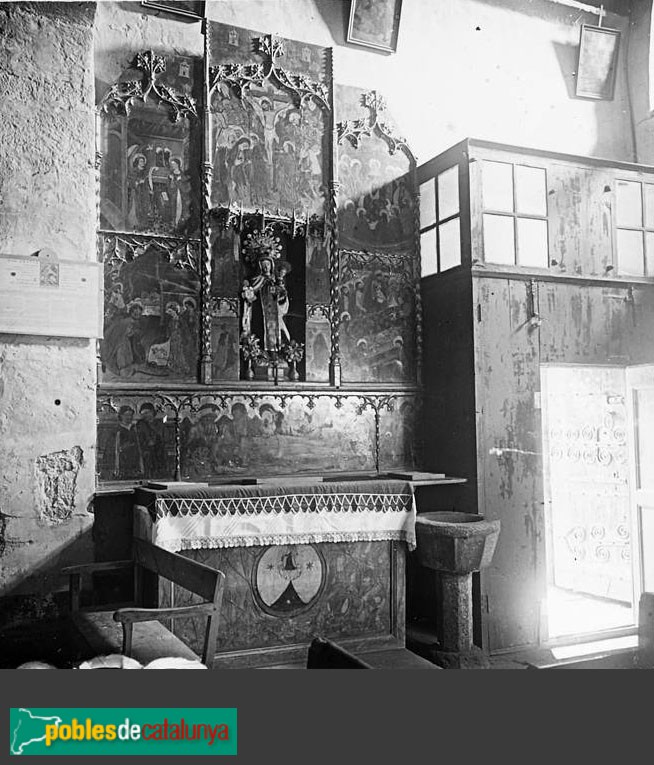 Isòvol - Església de Santa Maria d'All. Retaule desaparegut (Foto: <i>Josep Salvany - Fons Salvany. Biblioteca de Catalunya-</i>, 1923) Isòvol - Església de Santa Maria d'All. Retaule desaparegut