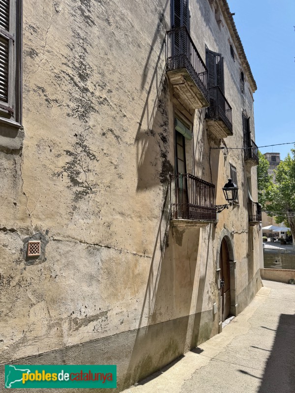 Porrera - Cal Ros. Façana lateral
