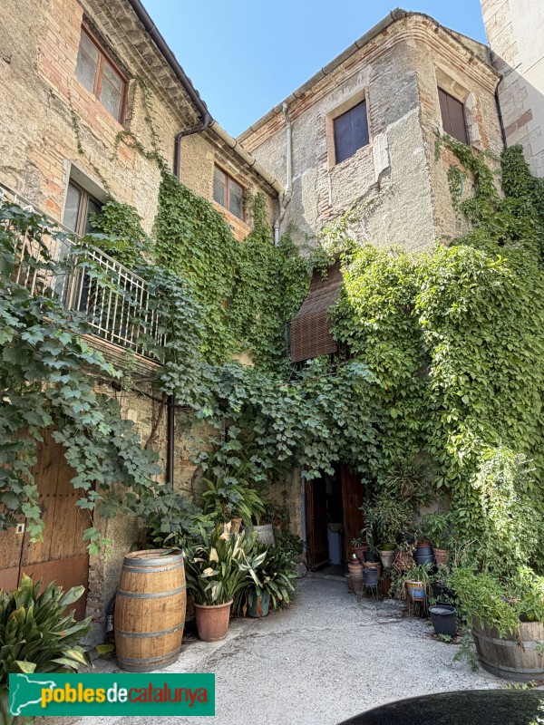 Porrera - Cal Pla. Plaça de l'Església