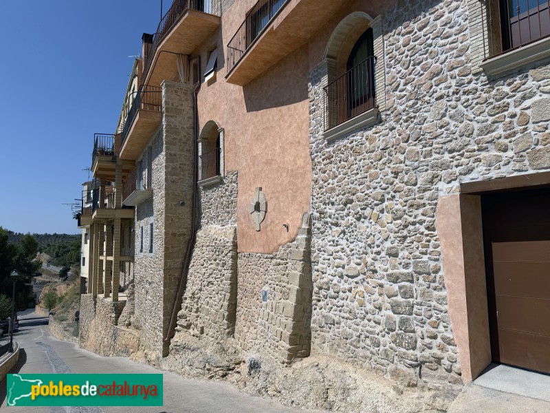 La Bisbal de Montsant - Cases del carrer Major, pel costat de llevant (Foto: Albert Esteves, 2026) La Bisbal de Montsant - Cases del carrer Major, pel costat de llevant