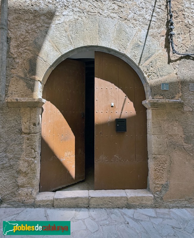 Cabacés - Porta de l'antiga capella medieval