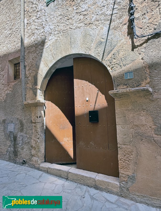 Cabacés - Porta de l'antiga capella medieval