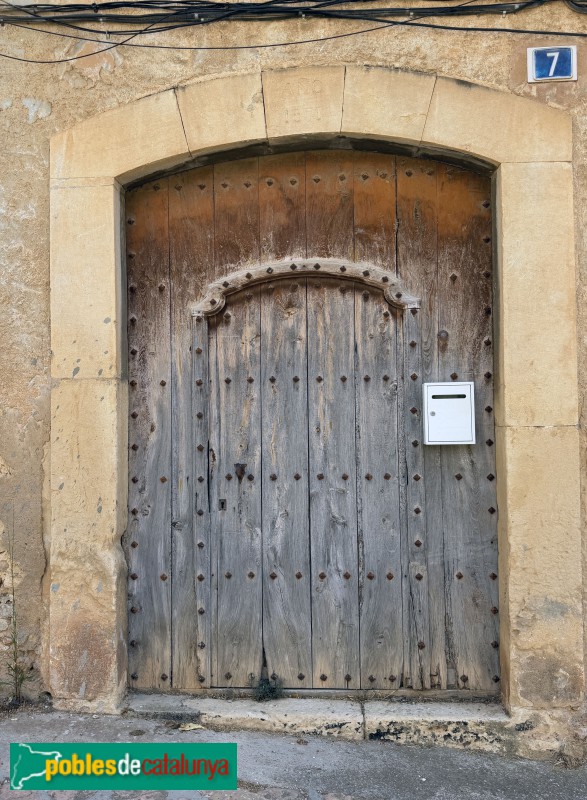 Cabacés - Portal de 1871 (Foto: Albert Esteves, 2026) Cabacés - Portal de 1871