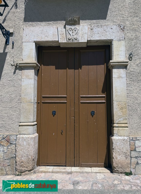 Cabacés - Portal de 1895 (Foto: Albert Esteves, 2026) Cabacés - Portal de 1895
