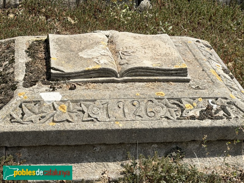 Sant Martí de Centelles - Sepulcre de la família Sentias (Foto: Albert Esteves, 2026) Sant Martí de Centelles - Sepulcre de la família Sentias