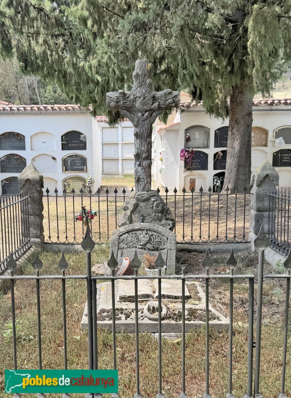 Sant Martí de Centelles - Sepulcre de la família Sentias (Foto: Albert Esteves, 2026) Sant Martí de Centelles - Sepulcre de la família Sentias