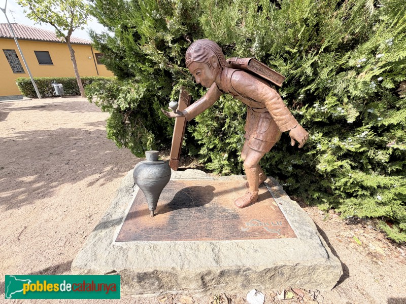 Sant Pere de Torelló - Ruta de la Torneria. El nen de la baldufa