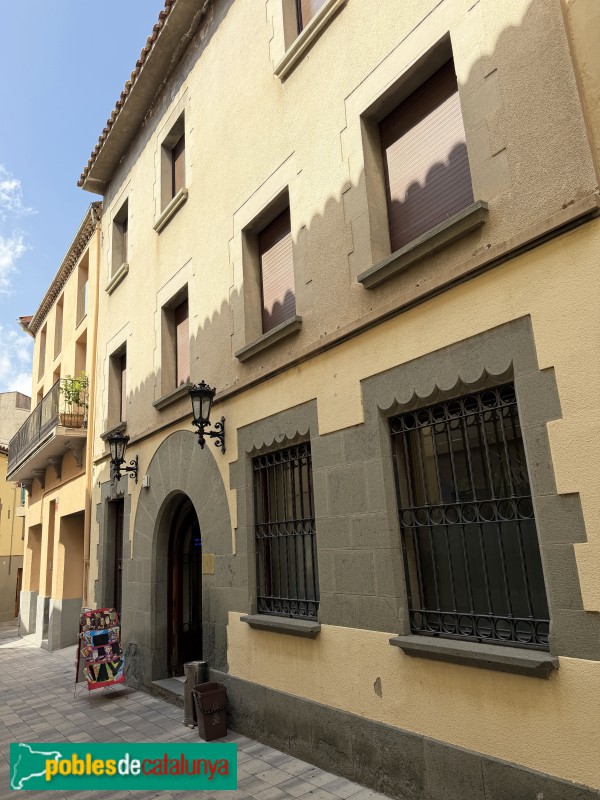 Sant Pere de Torelló - Cal Paraire