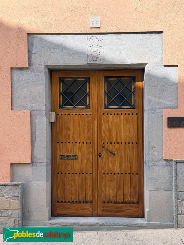 Sant Pere de Torelló - Portal de 1685 (Foto: Albert Esteves, 2026) Sant Pere de Torelló - Portal de 1685
