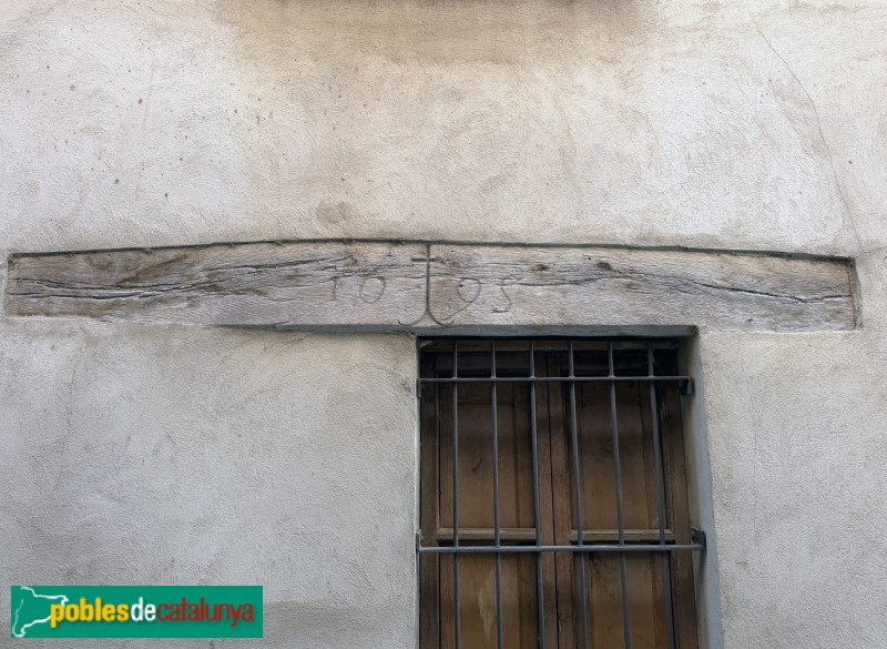 Sant Pere de Torelló - Portal de 1695 (Foto: Albert Esteves, 2026) Sant Pere de Torelló - Portal de 1695