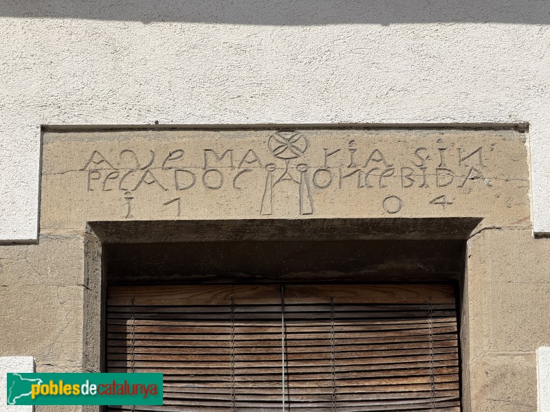 Sant Pere de Torelló - Portal de 1704 (Foto: Albert Esteves, 2026) Sant Pere de Torelló - Portal de 1704