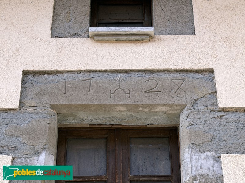 Sant Pere de Torelló - Portal de 1728 (Foto: Albert Esteves, 2026) Sant Pere de Torelló - Portal de 1728
