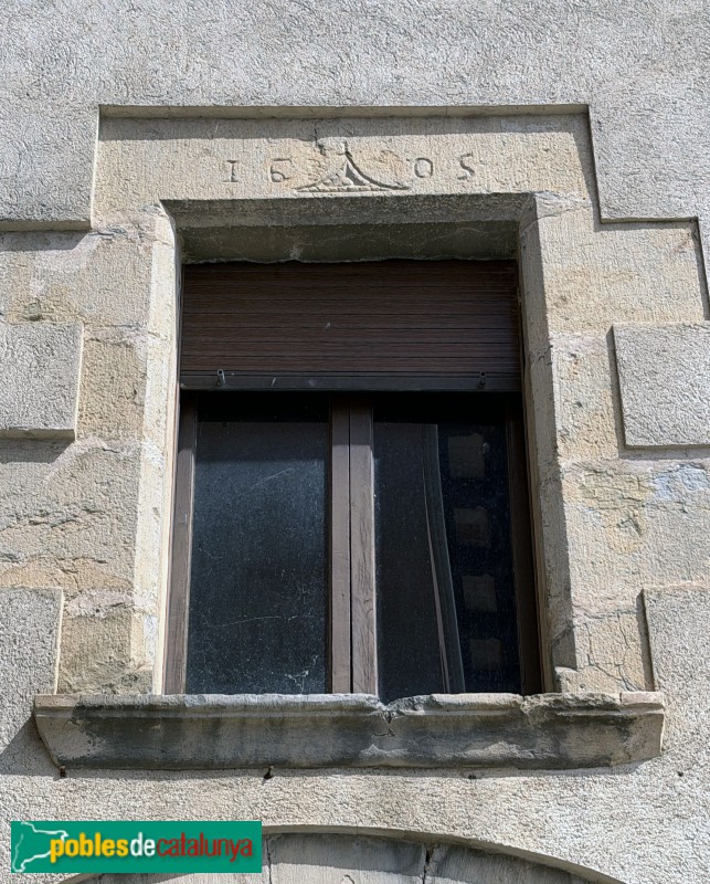 Sant Pere de Torelló - Portal de 1605 (Foto: Albert Esteves, 2026) Sant Pere de Torelló - Portal de 1605