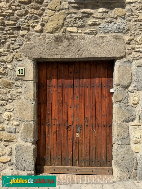 Sant Pere de Torelló - Portal de 1638 (Foto: Albert Esteves, 2026) Sant Pere de Torelló - Portal de 1638