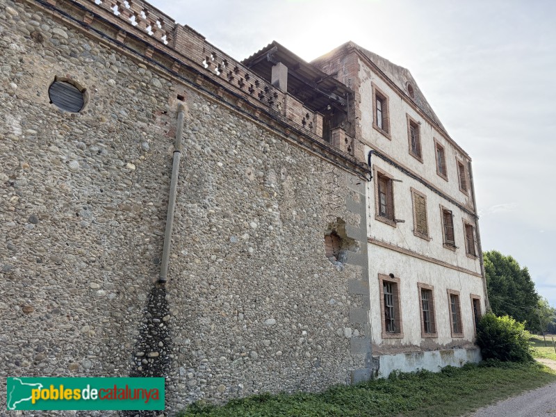 Torelló - Colònia la Coromina. Fàbrica i habitatges dels obrers (Foto: Albert Esteves, 2026) Torelló - Colònia la Coromina. Fàbrica i habitatges dels obrers