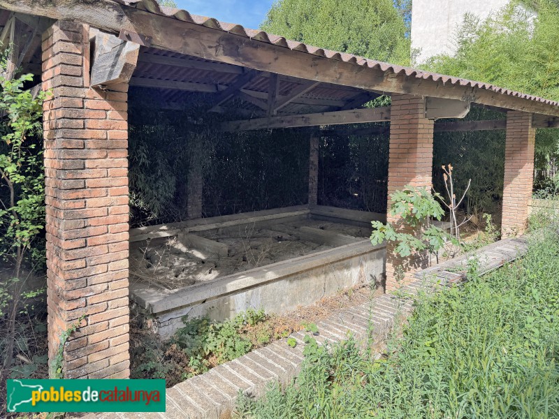 Torelló - Colònia la Coromina. Safareigs (Foto: Albert Esteves, 2026) Torelló - Colònia la Coromina. Safareigs