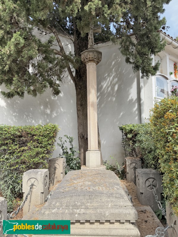 Torelló - Cementiri. Sepilcre Manel Font i Agustina Pujol