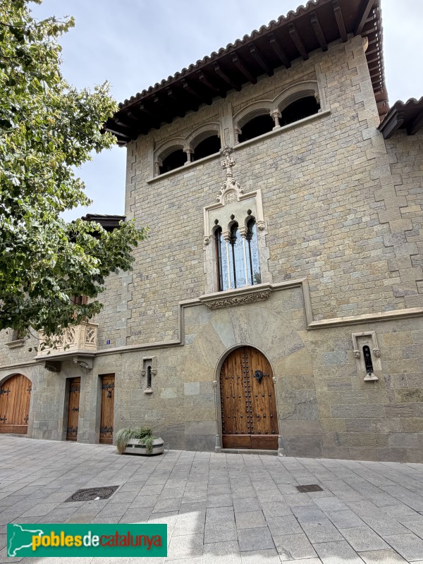 Torelló - Casa Coll (Casa de Pedra) (Foto: Albert Esteves, 2026) Torelló - Casa Coll (Casa de Pedra)