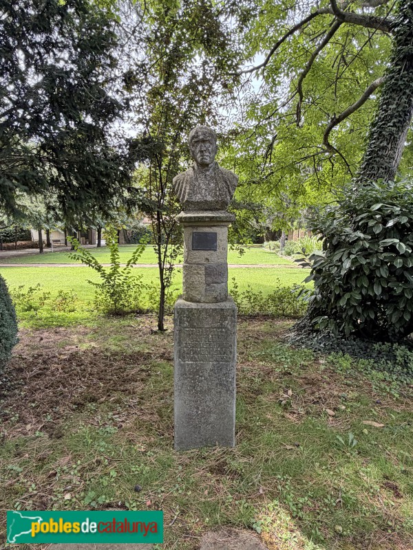 Torelló - Jardins de Ca l'Espona. Monument a Verdaguer (Foto: Albert Esteves, 2026) Torelló - Jardins de Ca l'Espona. Monument a Verdaguer