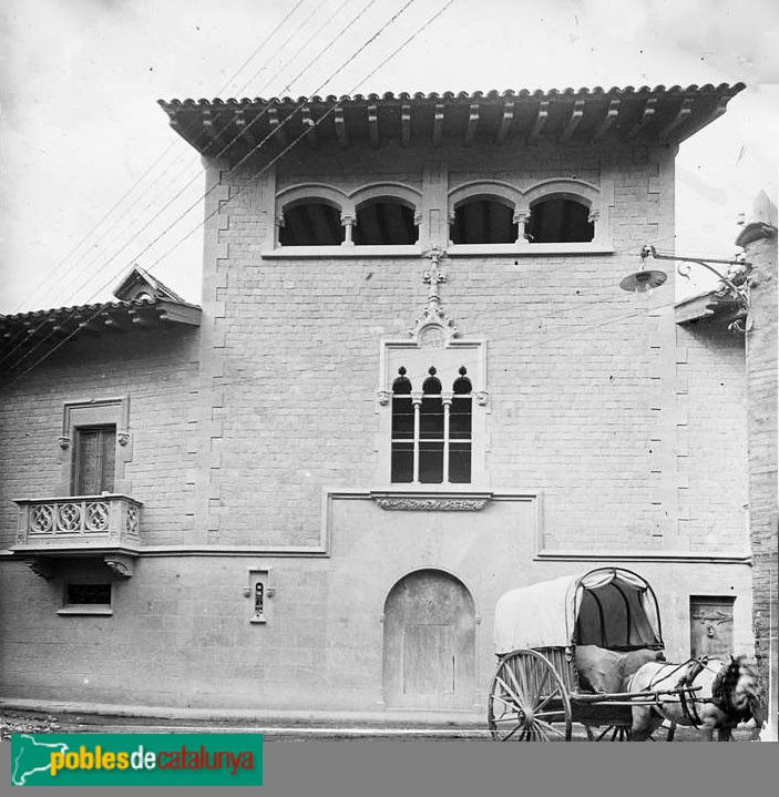 Torelló - Casa Coll (Casa de Pedra) (Foto: Josep Salvany -Fons Salvany. Biblioteca de Catalunya-, 1918) Torelló - Casa Coll (Casa de Pedra)