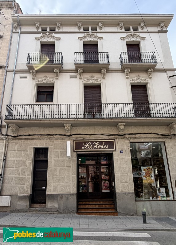 Torelló - Carrer Sant Miquel, 19 (Foto: Albert Esteves, 2026) Torelló - Carrer Sant Miquel, 19