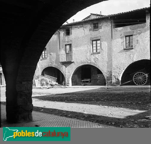 Torelló - Plaça Vella (Foto: Albert Oliveras -Arxiu Centre Excursionista de Catalunya-, 1927) Torelló - Plaça Vella