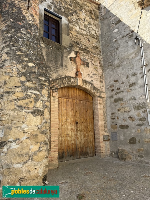 Castellbell i el Vilar - El Vilar. Portal de la Rector1a (Foto: Albert Esteves, 2026) Castellbell i el Vilar - El Vilar. Portal de la Rector1a