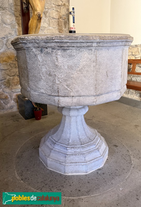 Palamós - Església de Santa Maria. Pica baptismal