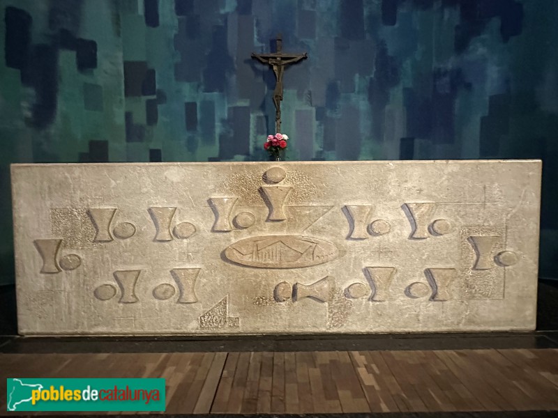 Barcelona - Església de les Llars Mundet. Altar