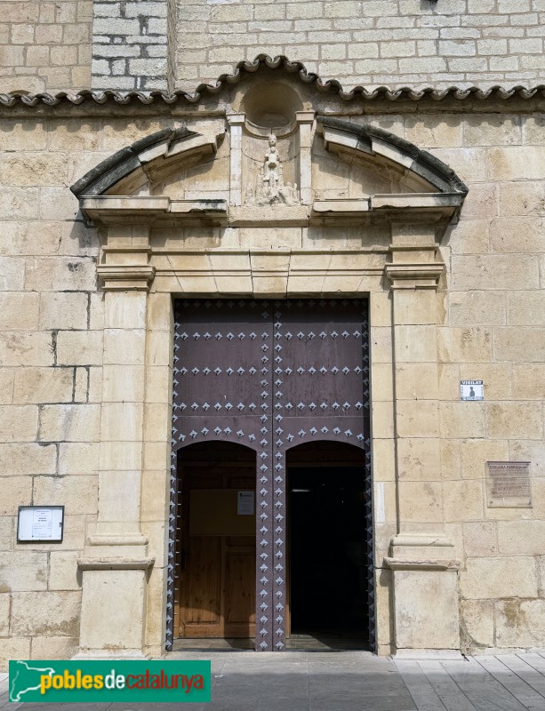 Tivissa - Església de Sant Jaume. Portada lateral