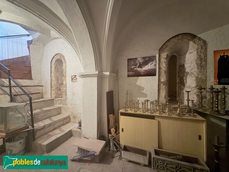 Tivissa - Església de Sant Jaume. Finestres romàniques