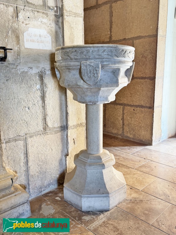 Tivissa - Església de Sant Jaume. Pica baptismal