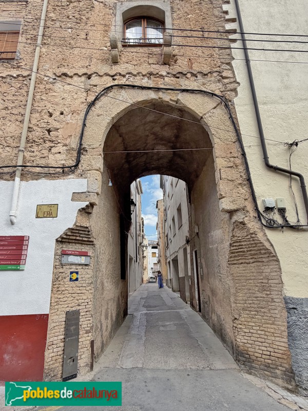 Tivissa - Portal de l'Era (Foto: Albert Esteves, 2026) Tivissa - Portal de l'Era