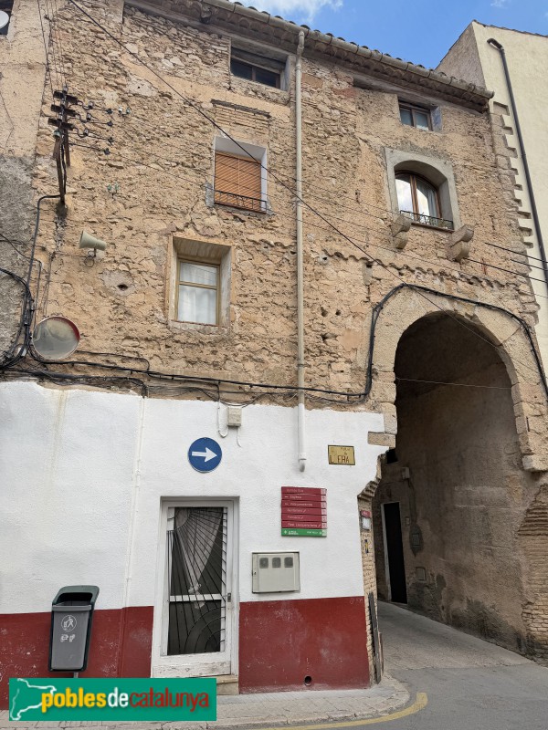 Tivissa - Portal de l'Era (Foto: Albert Esteves, 2026) Tivissa - Portal de l'Era