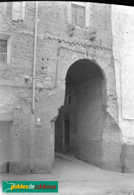 Tivissa - Portal de l'Era (Foto: Arxiu Pere Català, 1950) Tivissa - Portal de l'Era
