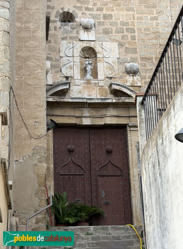 Calonge - Església de Sant Martí, des de la carretera de Romanyà
